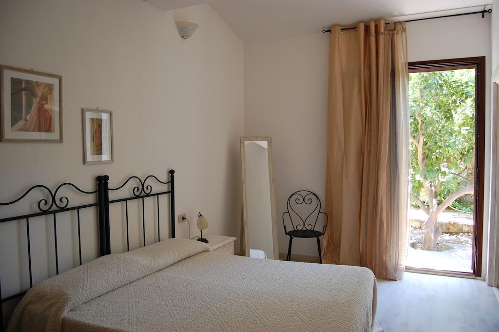 Andrea E Valentina Bed & Breakfast S'archittu Cuglieri Room photo